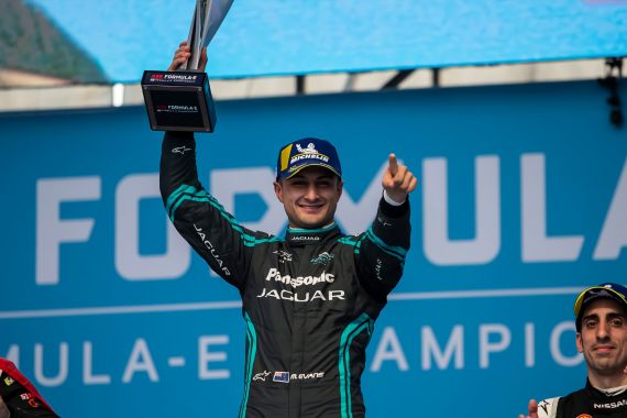 Hasil Formula E Jakarta: Mitch Evans Menang Dramatis, Sejarah Baru Tercipta - JPNN.COM