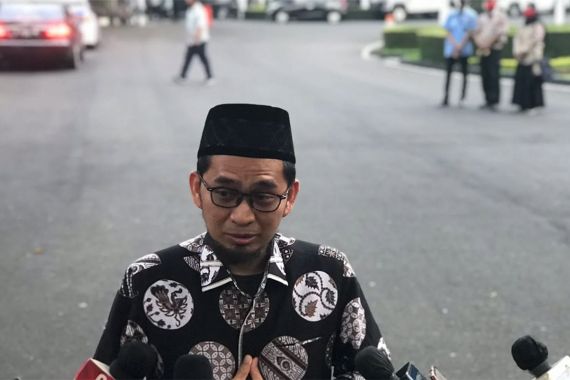 Cerita Ustaz Adi Hidayat, Sejak Kecil Eril Penasaran Unsur Air - JPNN.COM