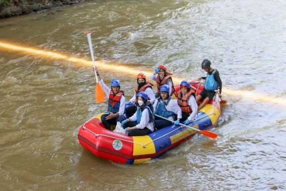 Ditjen PPKL Kementerian LHK Ajak Masyarakat Bersihkan Sungai Ciliwung - JPNN.COM