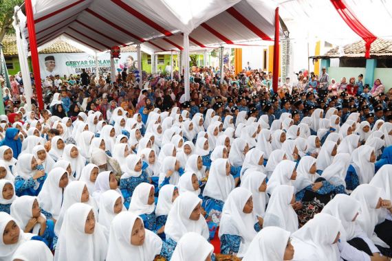 Ribuan Santri di Indramayu Gelar Selawat-Doa Bersama Buat Ganjar Pranowo - JPNN.COM