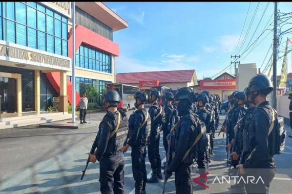 Pasukan Brimob Siap Membantu Pengamanan Pilkades Serentak di Kotabaru - JPNN.COM