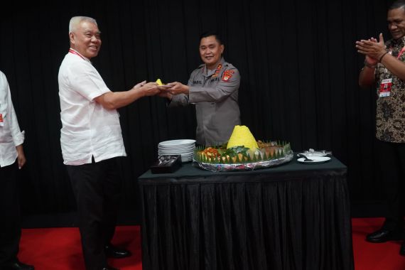 Jelang Indonesia Masters dan Indonesia Open, PBSI Gelar Syukuran serta Potong Tumpeng - JPNN.COM