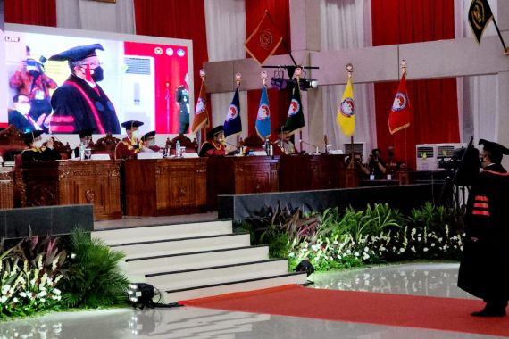Prof Samsul Anggap Disertasi Hasto Membangkitkan Semangat Kepemimpinan Indonesia di Dunia - JPNN.COM