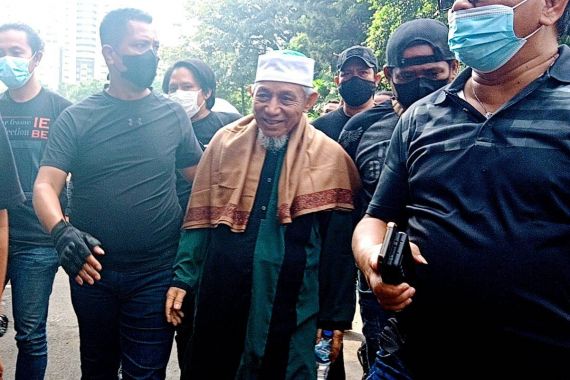 Pemimpin Khilafatul Muslimin Masih Bisa Tersenyum Saat Ditangkap Polisi - JPNN.COM