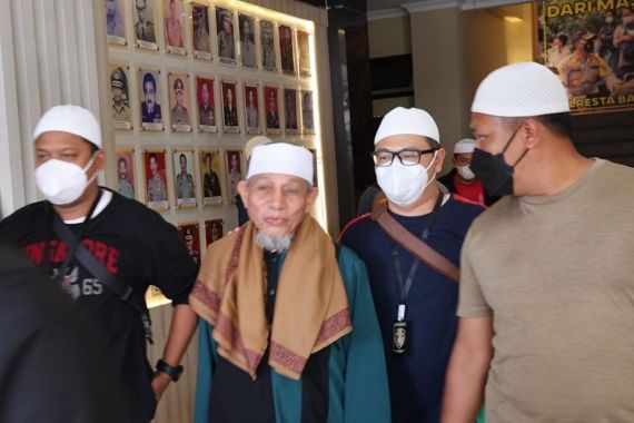 Polisi Tetapkan Pimpinan Tertinggi Khilafatul Muslimin sebagai Tersangka - JPNN.COM