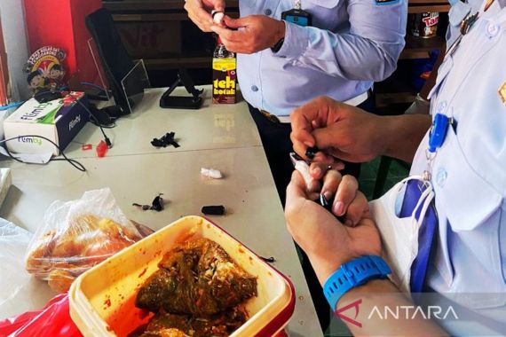 Petugas Lapas Curiga, Kiriman Makanan untuk WBP Diperiksa, Ternyata Isinya - JPNN.COM