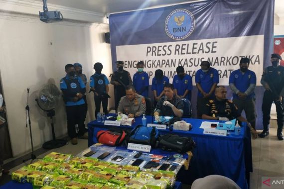 Penampakan Tumpukan 31 Kilogram Sabu-Sabu Asal Malaysia - JPNN.COM