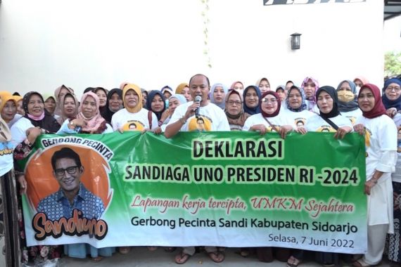 Ratusan Warga Sidoarjo Yakin Sandiaga Bisa Menuntaskan Kemiskinan di Indonesia - JPNN.COM