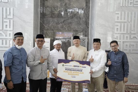 BPKH Salurkan Dana Bantuan Untuk Pembangunan Kembali Masjid As Salam - JPNN.COM