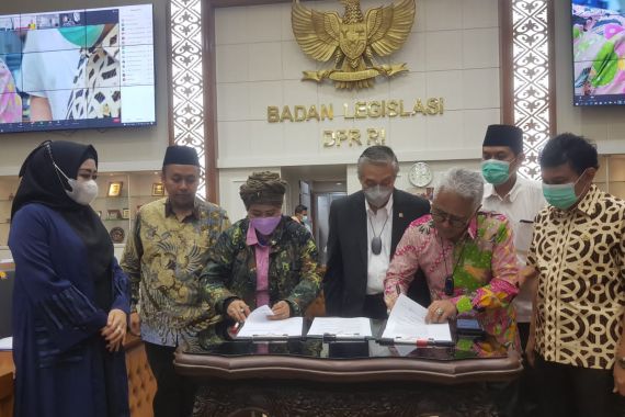 Wanita Wajib Tahu, Cuti Melahirkan Jadi 6 Bulan, Gaji Dibayar Penuh dengan Ketentuan - JPNN.COM