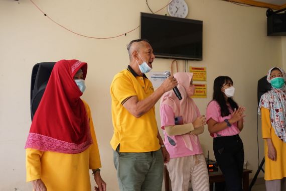 KT&G SangSang Volunteer Indonesia Berbagi Kebahagiaan di Panti Wreda - JPNN.COM