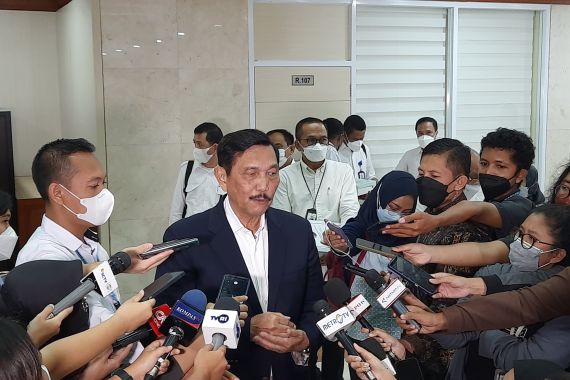 Pak Luhut Dukung Ganjar di Pilpres? Dia Menjawab dengan Senyuman - JPNN.COM