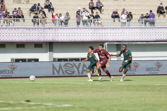 Uji Kemampuan Tiga Pemain Asing PSM Makassar di Piala Presiden 2022 - JPNN.COM