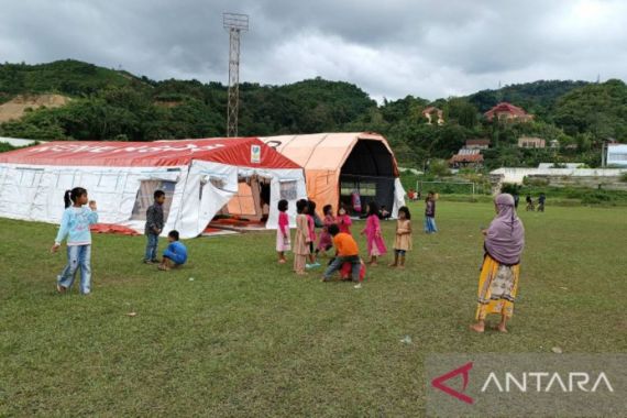 Pengungsi Korban Gempa di Mamuju Trauma Pulang ke Rumah - JPNN.COM