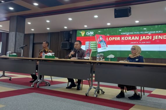 KSAD Dudung Luncurkan Buku 'Loper Koran Jadi Jenderal' - JPNN.COM