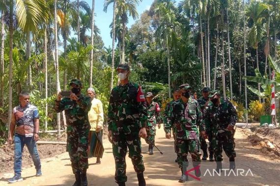 Prajurit TNI Membangun Jalan Baru Sepanjang 3,7 Km di Aceh Utara - JPNN.COM