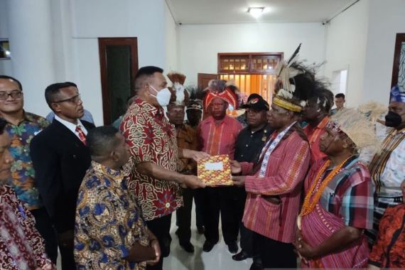 Tindaklanjuti Aspirasi Pembentukan DOB Papua Barat Daya, Paulus Waterpauw Ambil Langkah Cepat - JPNN.COM