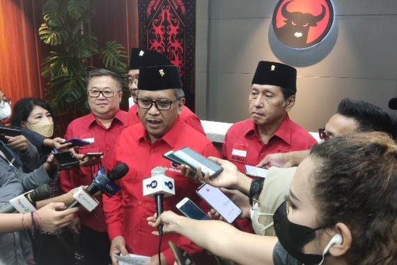Hasto PDIP Soal Potensi Ganjar Dibajak Partai Lain: Tugas Parpol Menggembleng Kader, Bukan Membajak - JPNN.COM
