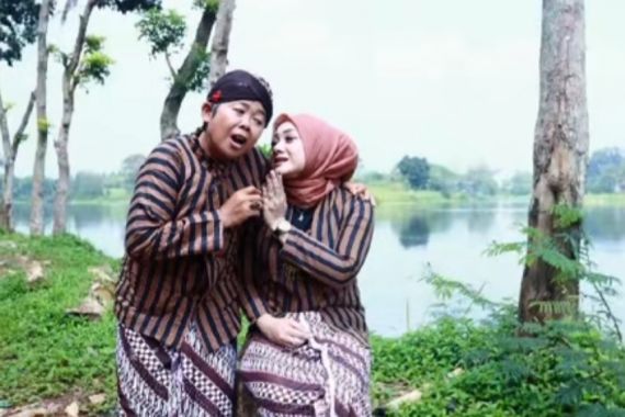 3 Berita Artis Terheboh: Sosok Istri Adul Dibongkar, Hotman Sindir Razman - JPNN.COM