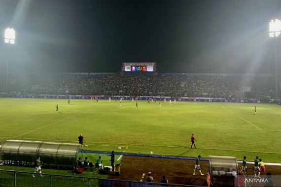 Arema FC Kalah 0-1 dari PSM, Pluim Bikin Gol pada Detik ke-33 - JPNN.COM