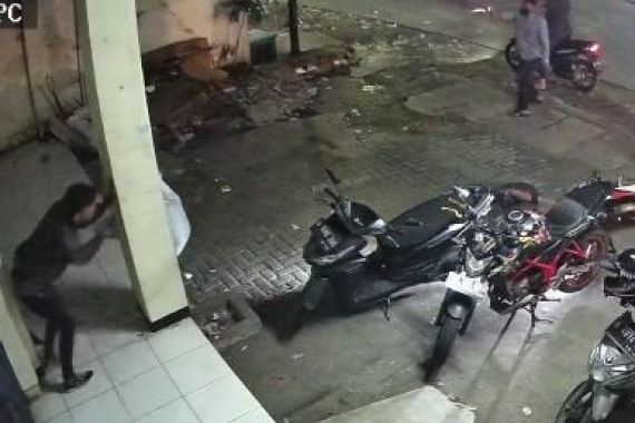 Video Viral Pencuri Motor Menembak Warga di Bekasi, Menegangkan - JPNN.COM