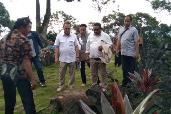 Kunjungi Situs Gunung Padang, Anggota DPR Temukan Hal Memprihatinkan - JPNN.COM