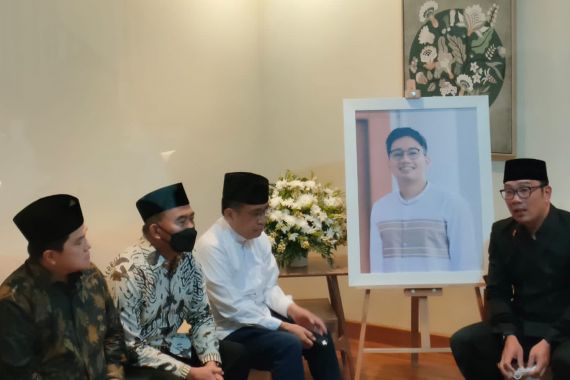 Ikut Sambut Jenazah Eril, Erick Thohir Doakan Keluarga Ridwan Kamil Diluaskan Kesabarannya - JPNN.COM