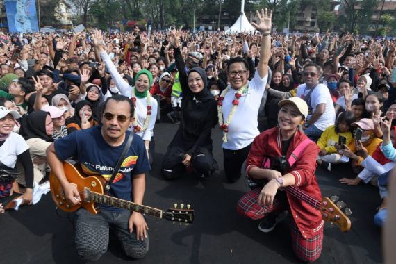 Puluhan Ribu Warga Tangerang Padati Konser Kotak, Ada Gus Muhaimin - JPNN.COM