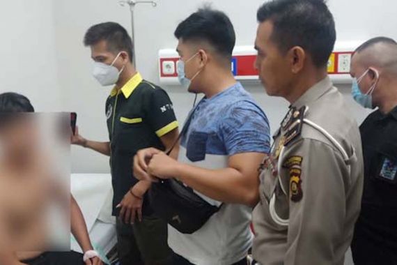 2 Pemuda Berduel di dalam Mal, Satu Orang Bersimbah Darah, Motifnya Bikin Bergeleng - JPNN.COM