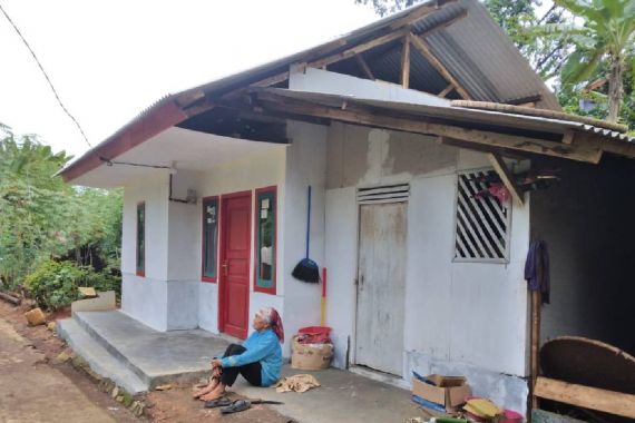 Kemensos Beri Bantuan Rumah dan Listrik, Hidup Mirah Kini Makin Terang dan Berwarna - JPNN.COM