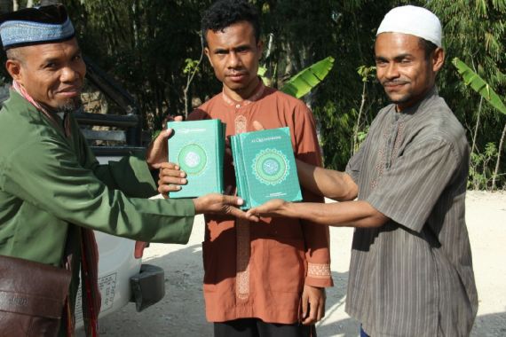 Muslim NTT Terharu Bisa Mendapatkan Al-Qur'an  - JPNN.COM
