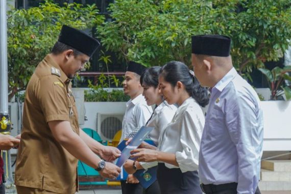 Bobby Nasution Serahkan SK PPPK Guru Tahap II, Lalu Berpesan Begini - JPNN.COM