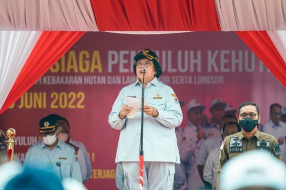 Menteri Siti Nurbaya Ajak Aparat dan Masyarakat Bahu-membahu Antisipasi Karhutla - JPNN.COM