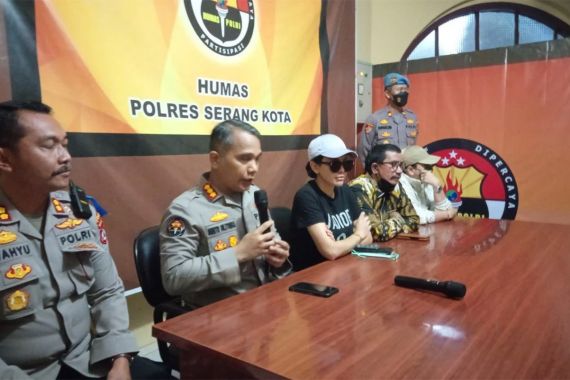 Nikita Mirzani Datangi Polres Serang Kota, Kombes Shinto Bilang Begini - JPNN.COM