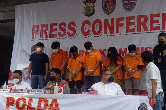 Kasus Pinjol Ilegal, 5 Pelaku Ditangkap, Lihat Nih Tampangnya - JPNN.COM