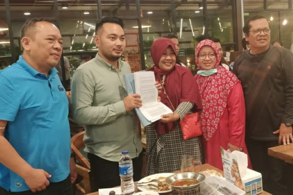 Didatangi Tim dari Komisi X DPR, Guru Honorer Menangis, Tenaga Teknis Minta Keadilan - JPNN.COM