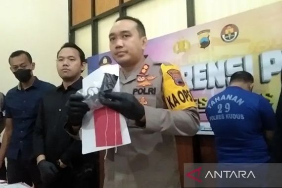 Ahmad Asrori Mengaku Anggota Brimob, Ternyata Cuma Mau Incar Mobil Mbak Darojah - JPNN.COM