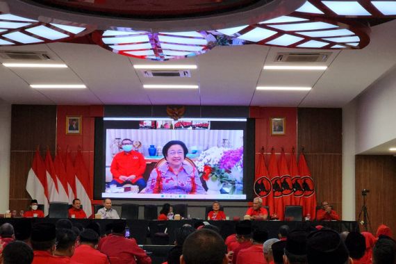 Di Depan Ganjar Cs, Megawati Sampaikan Pesan, Tak Ingin Kader Bermental Pejabat - JPNN.COM