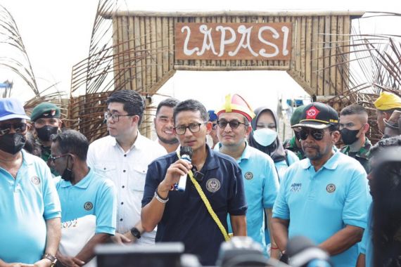 Sandiaga Uno Beri Mesin Kapal Untuk Bantu UMKM di Maluku Utara - JPNN.COM
