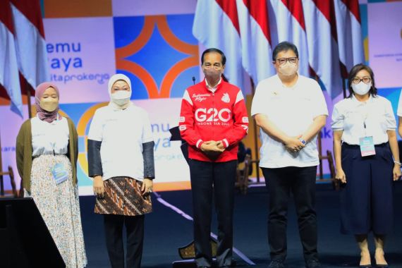 Menaker Ida Fauziyah Dukung Penuh Kartu Prakerja Terus Berlanjut di 2023, Nih Alasannya - JPNN.COM