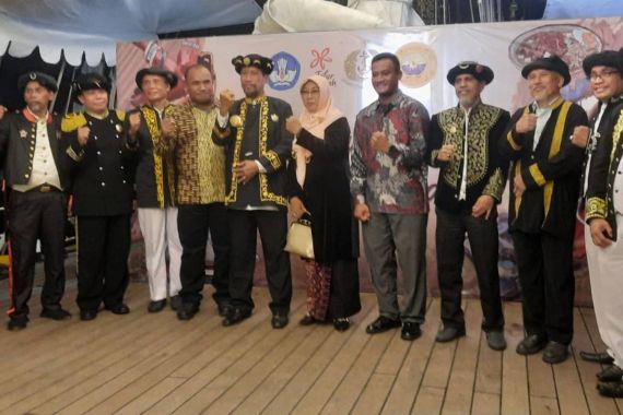 Muhibah Jalur Rempah Pertemukan 4 Kesultanan Maluku Kie Raha di KRI Dewaruci - JPNN.COM