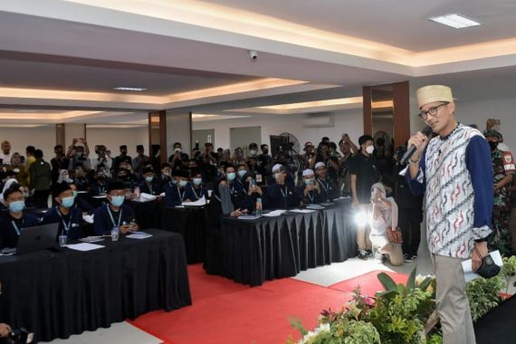 Luncurkan Program Santri Digitalpreneur, Sandiaga Uno Targetkan 2 Juta Lapangan Kerja - JPNN.COM