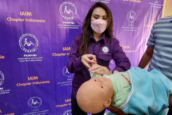 Bunda, Ini Waktu yang Tepat untuk Memijat Bayi - JPNN.COM