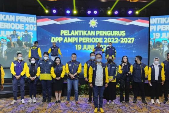 Seusai Lantik Pengurus AMPI, Airlangga Disoraki Presiden - JPNN.COM