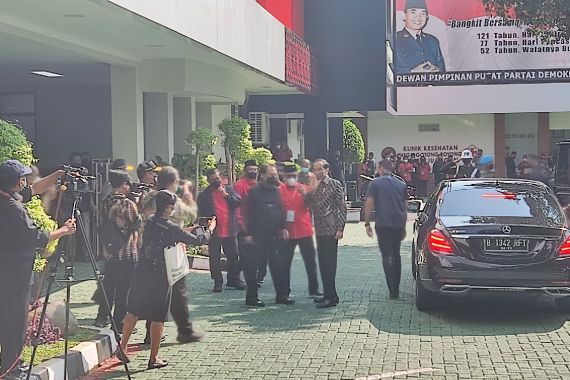 2 Jenderal Menyambut Presiden Jokowi di Rakernas PDIP, Siapa Saja? - JPNN.COM