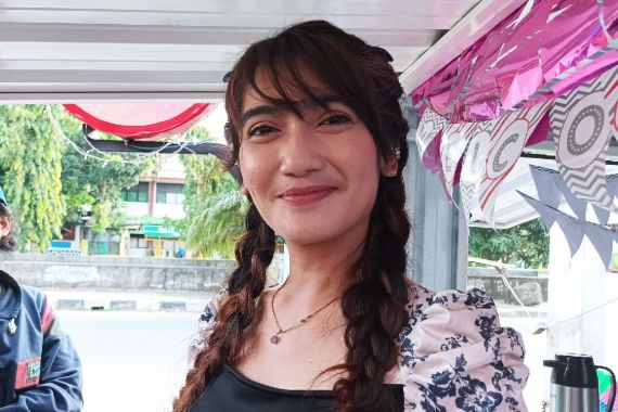 Disebut Mirip Iis Dahlia, Revi Mariska Singgung Panjat Sosial - JPNN.COM