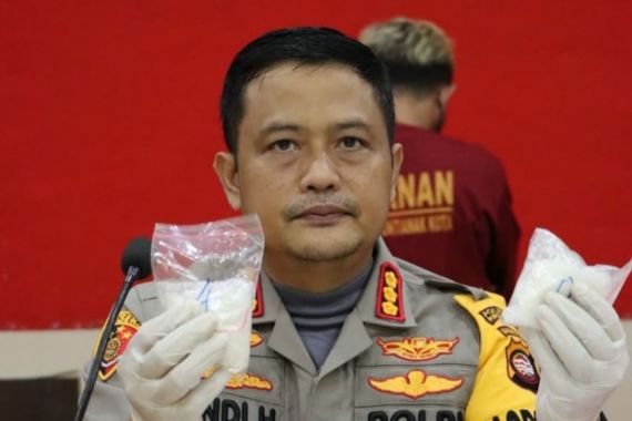 Polresta Pontianak Amankan Seorang Pria dan 1 Kilogram Sabu-Sabu yang Akan Dijual di Surabaya - JPNN.COM