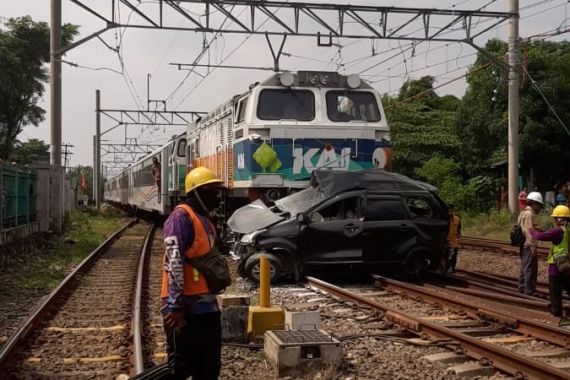 RM Tewas Terseret Kereta di Bekasi, Disaksikan Istri dan Anak, Memilukan - JPNN.COM