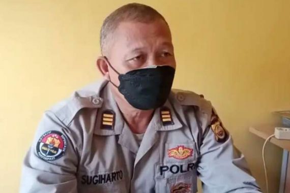 Polisi Ungkap Identitas Pria Meninggal Dunia di Samping Makam Istri - JPNN.COM