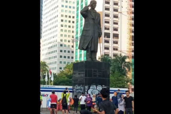 Patung Jenderal Sudirman Jadi Sasaran Vandalisme, Anak Buah Kompol Agung Bergerak - JPNN.COM